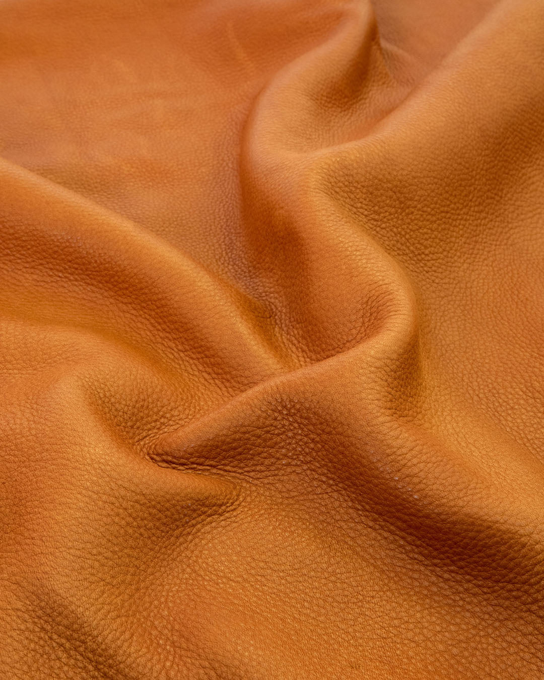 Semi-vegetable tanned leather from Leatherbox | Geneve
