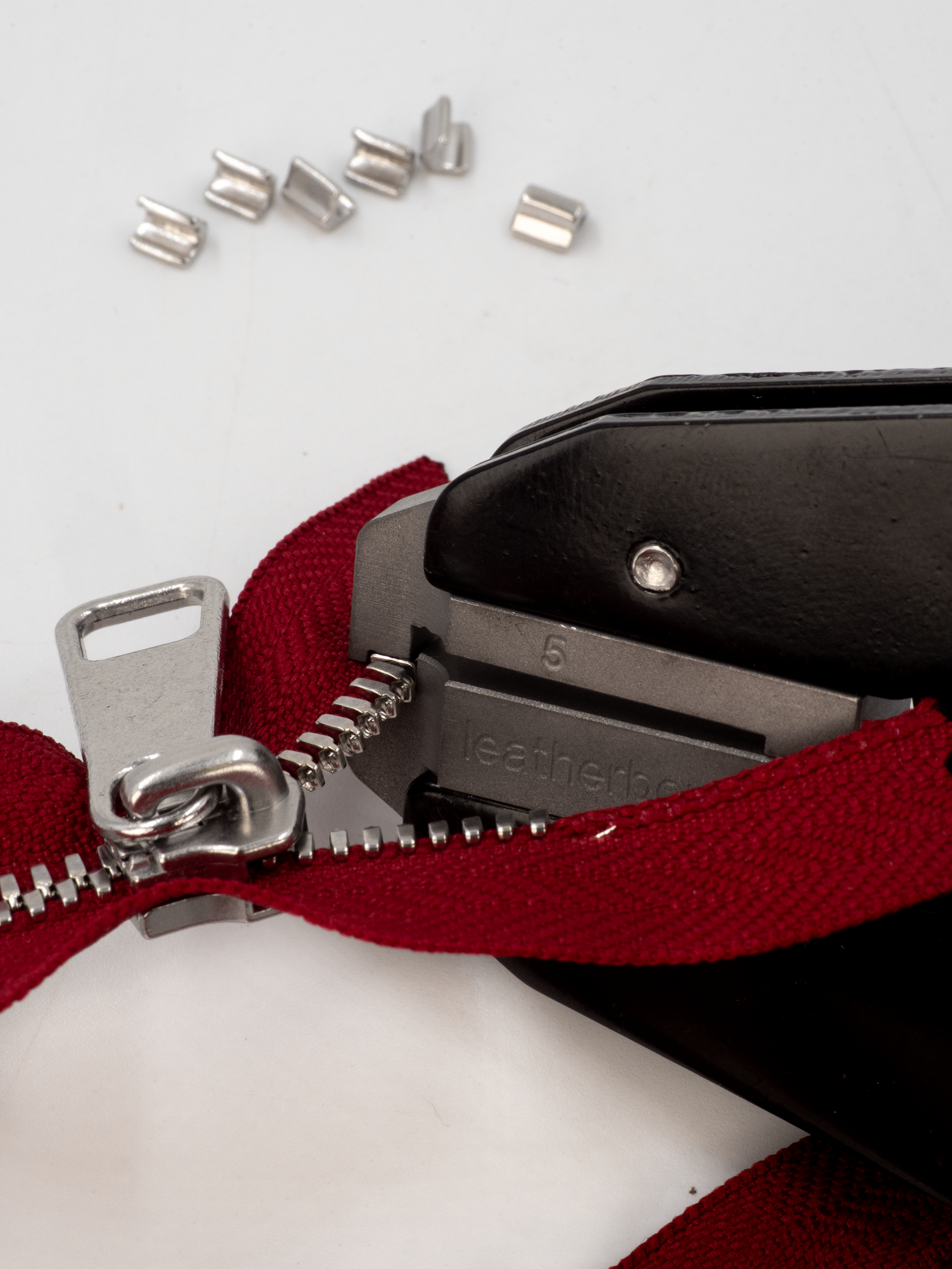 Zipper tool for making a zipper