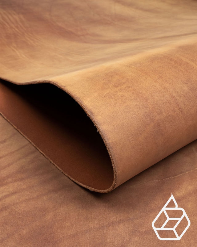 Vegetable tanned tough nubuck harness leather - Brown | Sevilla Collection